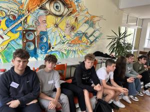 33b1afd5-0fdd-4127-8fa9-0e60e981c1dd